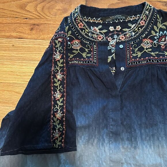 ZARA Blue/Grey Ombré Floral Embroidered Cotton Top, Hidden Button Front Sz Large - Picture 6 of 15